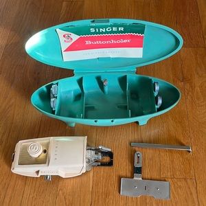 Singer Sewing Buttonholer Button Holer w 5 Templates Booklet & Case